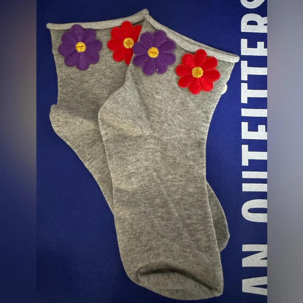 🌼Flowers bloom Socks with different Floral Accents on left side/right side. NWT